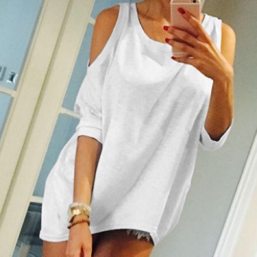 Off shoulder loose shirt